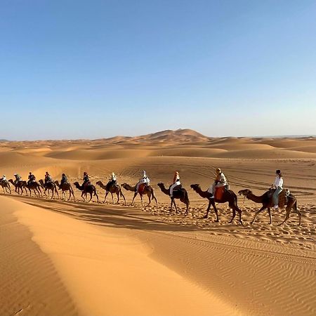 Young Luxury Camp Merzouga Bagian luar foto