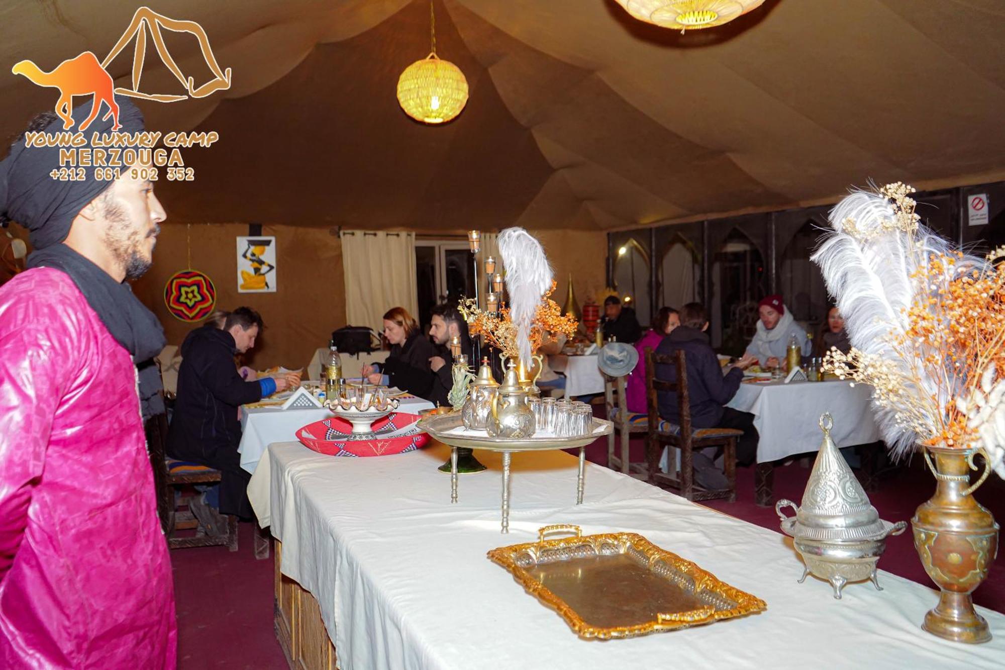 Young Luxury Camp Merzouga Bagian luar foto