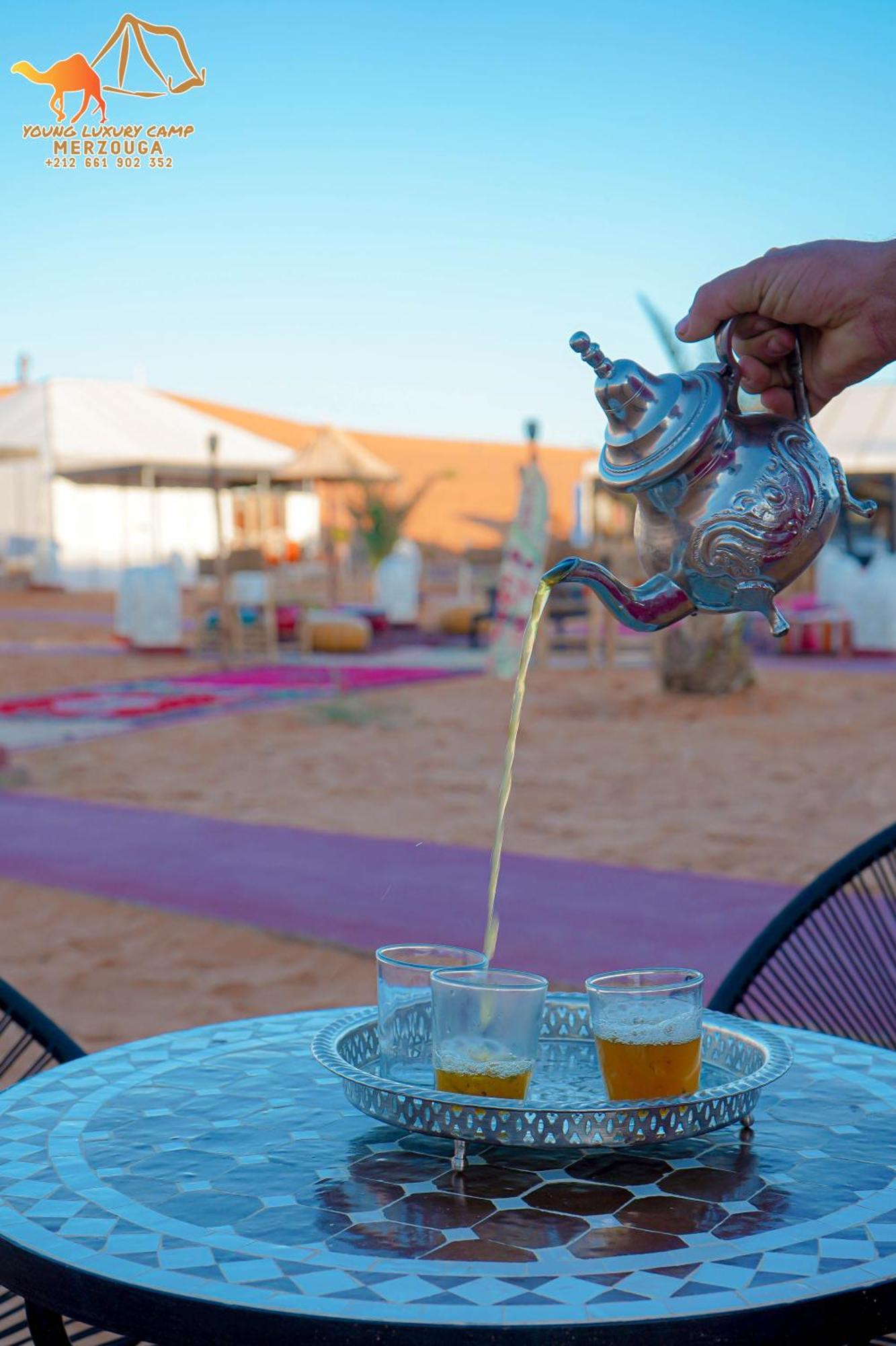 Young Luxury Camp Merzouga Bagian luar foto