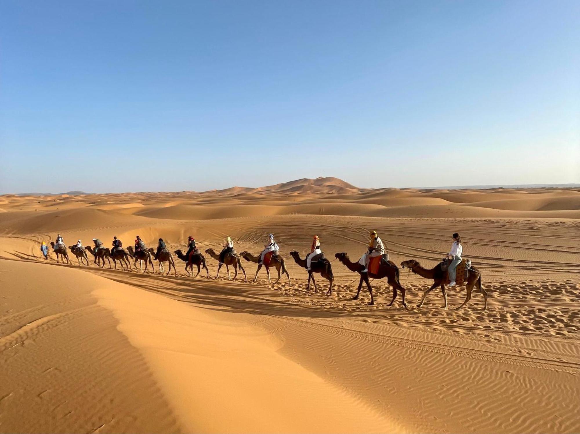 Young Luxury Camp Merzouga Bagian luar foto
