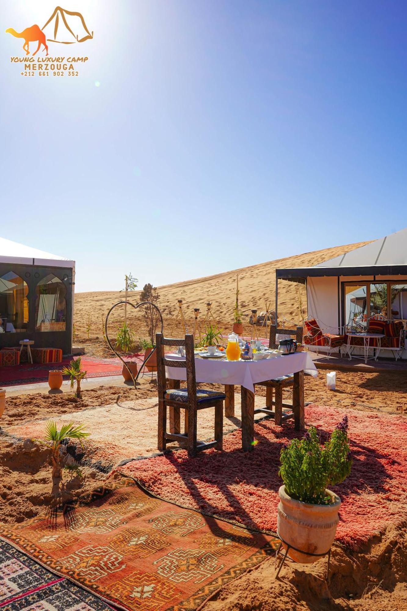 Young Luxury Camp Merzouga Bagian luar foto