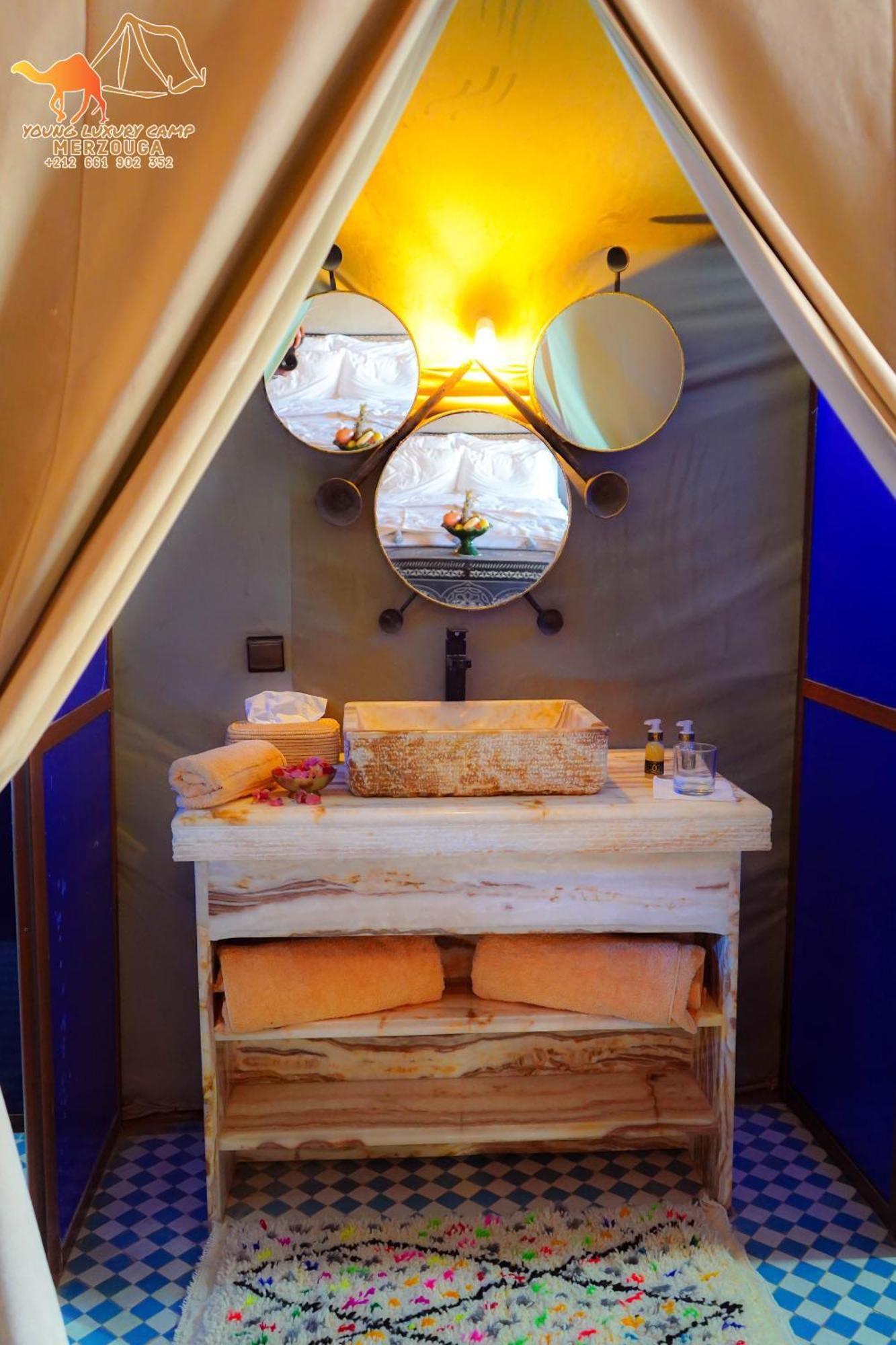 Young Luxury Camp Merzouga Bagian luar foto