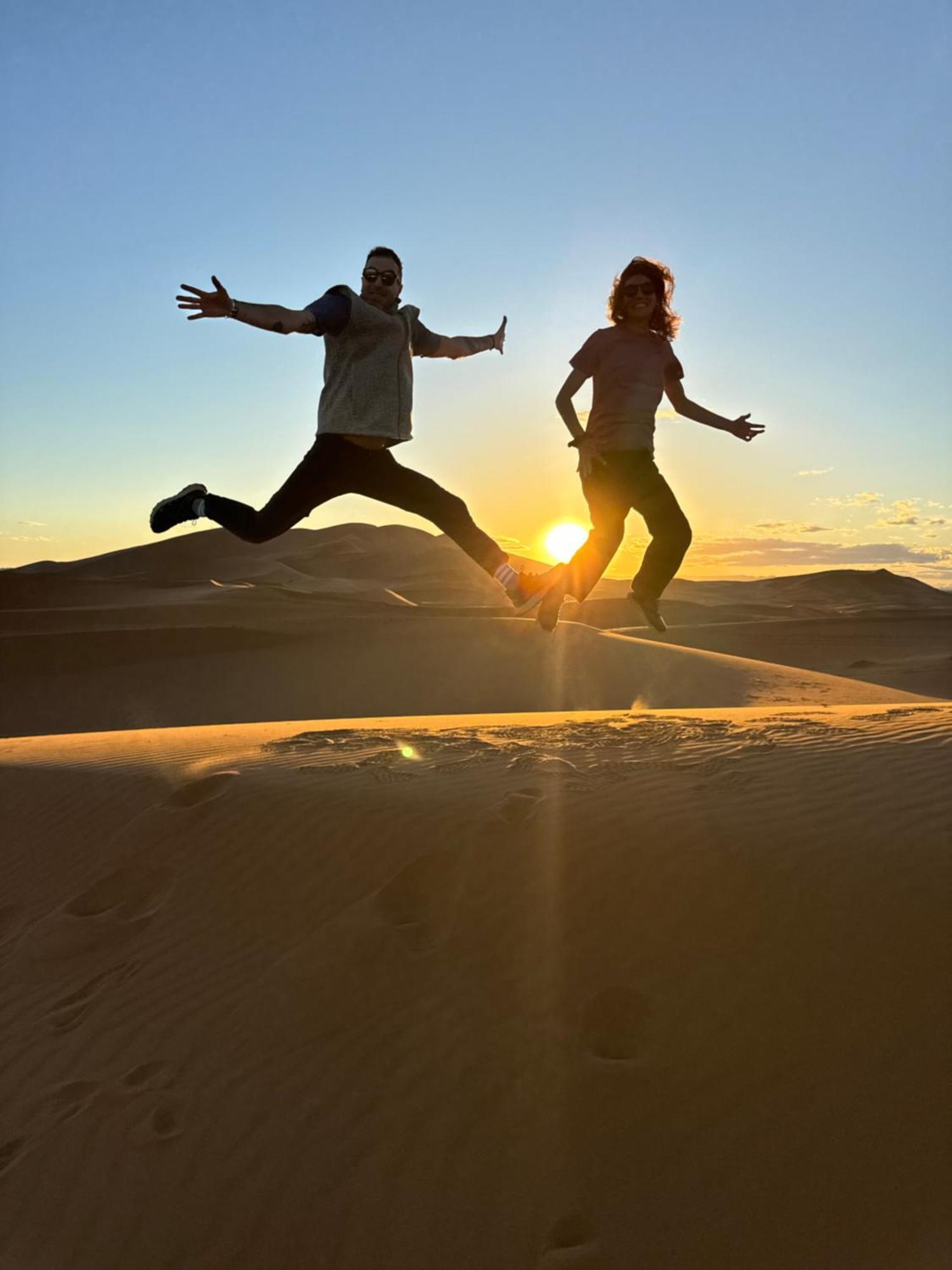 Young Luxury Camp Merzouga Bagian luar foto